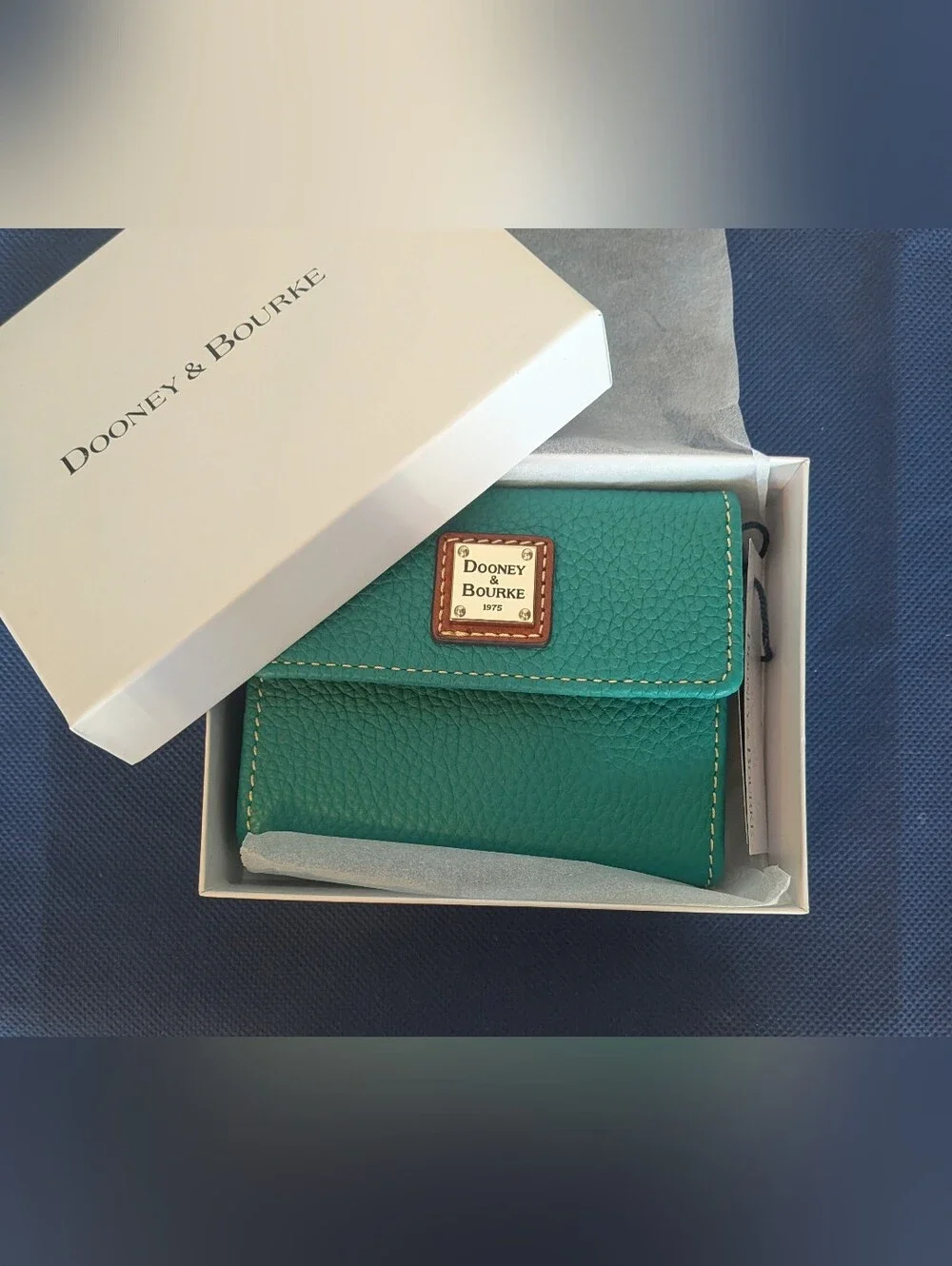 NWT! Dooney & Bourke Spearmint Pebble Grain Snap Wallet - Picture 1 of 6